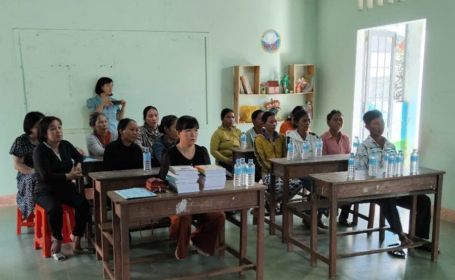 Lớp học xóa mù chữ ở Bình Định (cũ).
