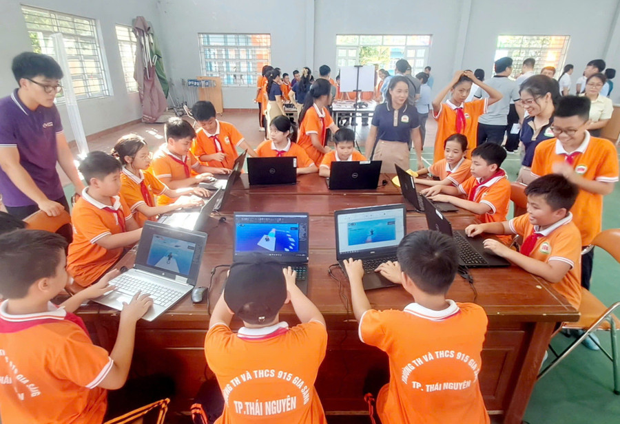 Chuyên đề giáo dục STEM, AI, Robottics tại trường TH&THCS 915 Gia Sàng (tỉnh Thái Nguyên).