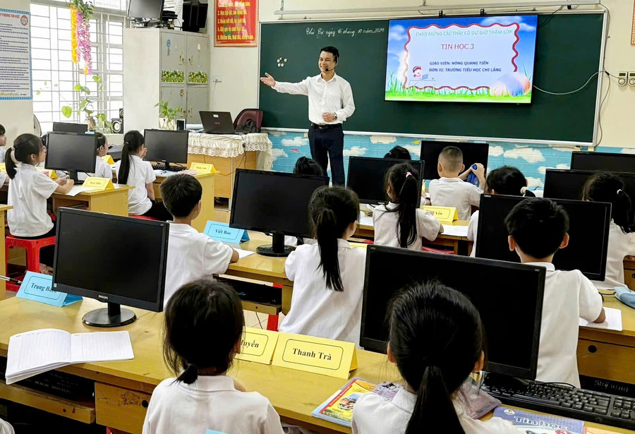 Học sinh trường Tiểu học Chi Lăng (phường Lương Văn Tri, tỉnh Lạng Sơn) được quan tâm trang bị kỹ năng công dân số.
