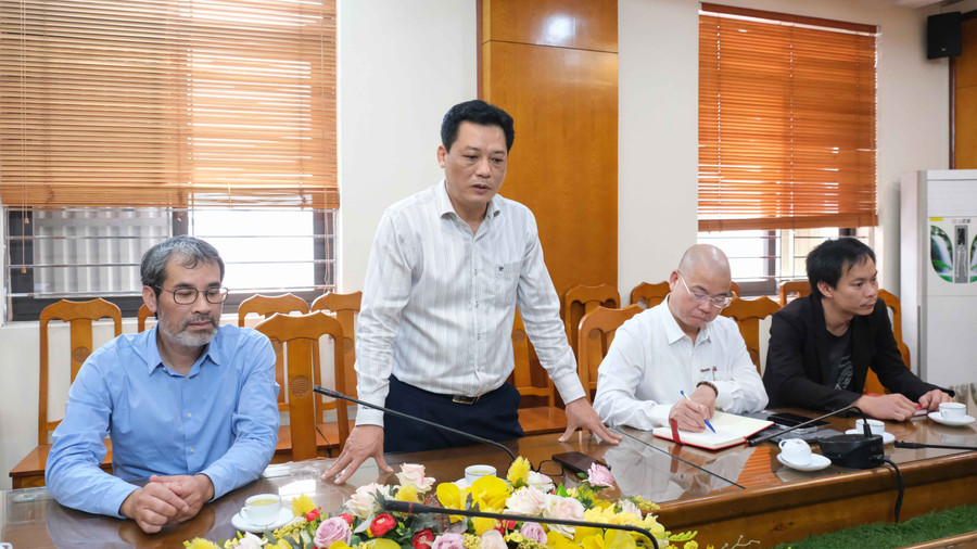 Ông Lê Xuân Dũng, Phó Tổng Biên tập Báo Nông nghiệp và Môi trường phát biểu tại cuộc làm việc. thuc-te-bao-chi-2.jpg