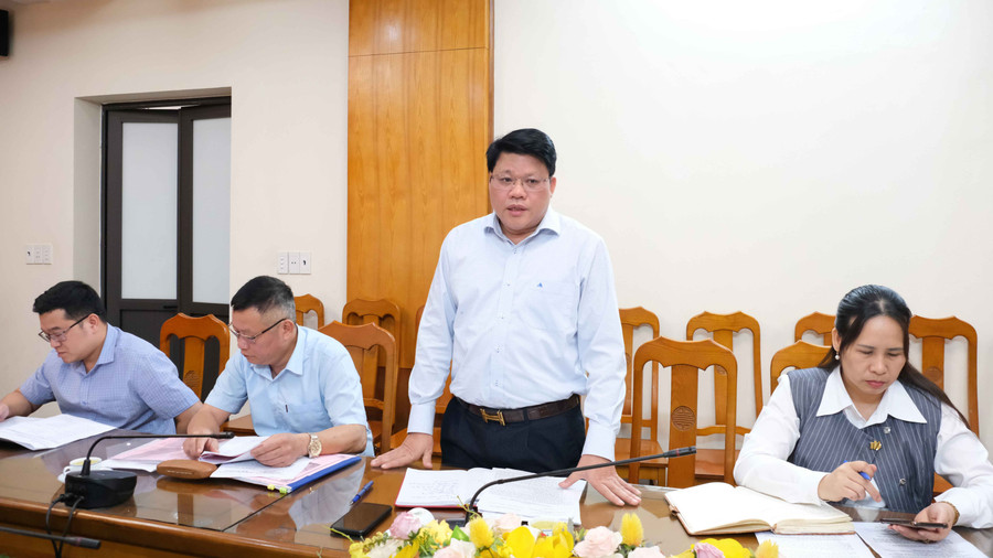 Ông Triệu Đức Văn, Phó Giám đốc Sở Nông nghiệp và Môi trường tỉnh Thái Nguyên cung cấp thông tin tới đại diện các cơ quan báo chí. thuc-te-bao-chi-3.jpg