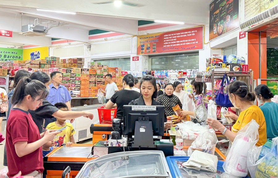 Khu vực dịch vụ tiếp tục là động lực tăng trưởng chính của kinh tế Cao Bằng 