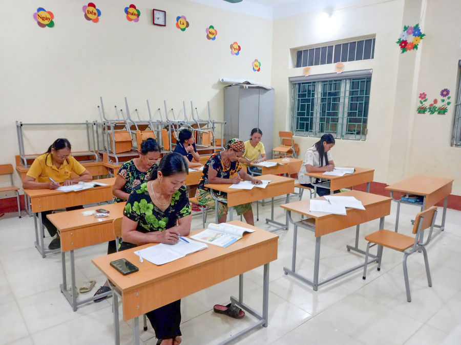 Tỉnh Cao Bằng phấn đấu tổ chức 50 lớp học xóa mù chữ trong năm 2025. xoa-mu-chu.jpg