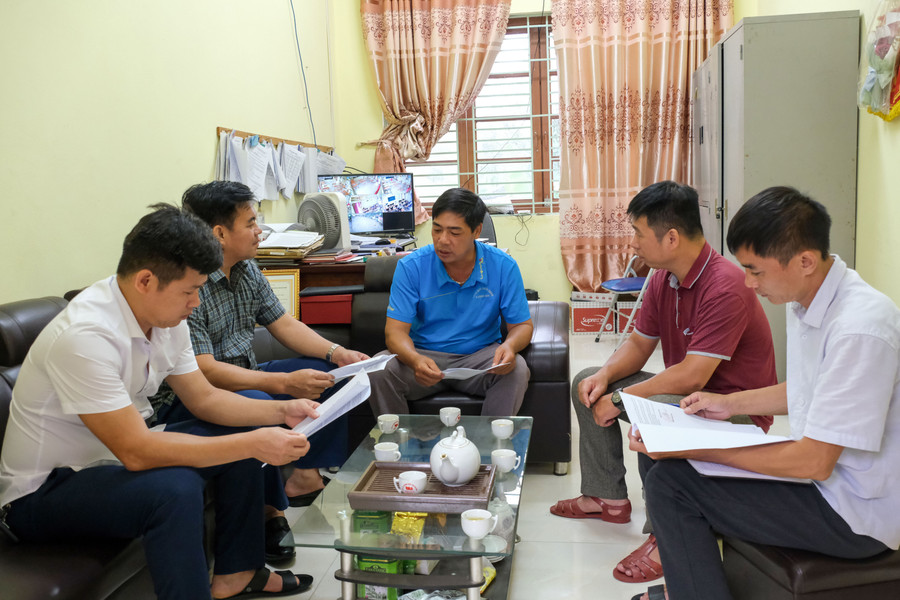 Lãnh đạo xã Phục Hòa (Cao Bằng) làm việc với Trường THCS Đại Sơn về kế hoạch giáo dục của Nhà trường. phuc-hoa-kiem-tra-thcs-dai-son.jpg