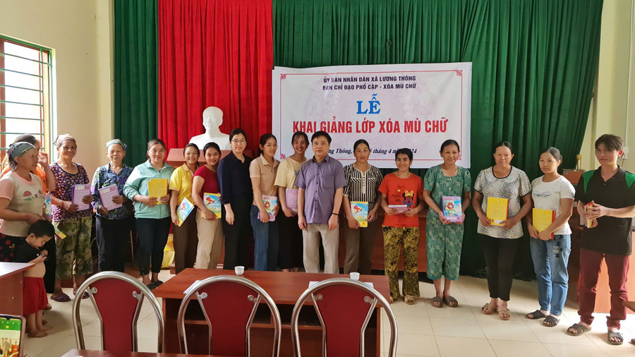 Các địa phương tại Cao Bằng luôn quan tâm mở các lớp xóa mù chữ. xoa-mu-chu-2.jpg