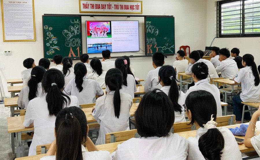 Trường THPT Tức Tranh (tỉnh Thái Nguyên) tư vấn, hướng dẫn cho học sinh khối lớp 10 những nội dung cần thiết, chuẩn bị cho năm học mới. thpt-tt.jpg