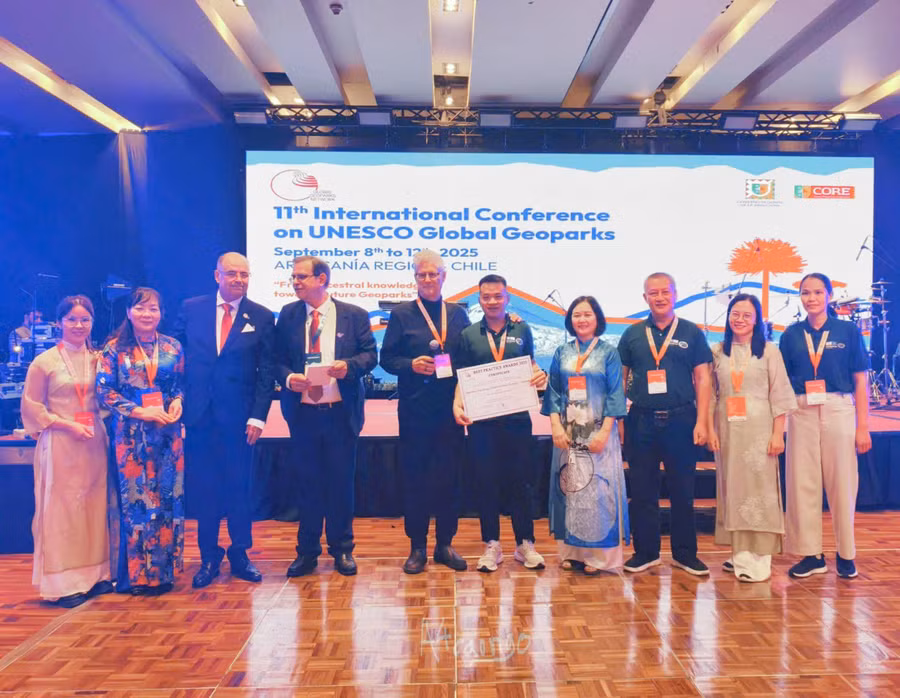 Công viên địa chất Toàn cầu UNESCO Non nước Cao Bằng nhận giải thưởng “Mô hình hoạt động hiệu quả của Mạng lưới Công viên địa chất toàn cầu UNESCO”.