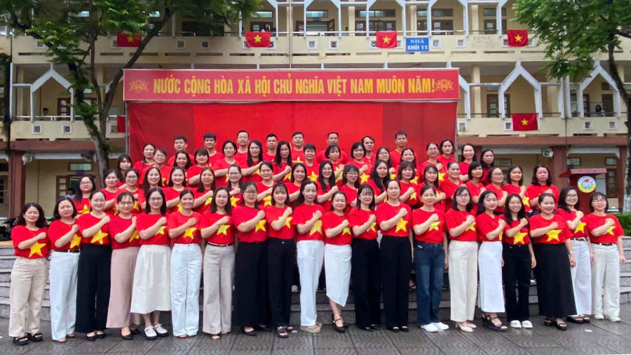 បុគ្គលិក គ្រូបង្រៀន និងបុគ្គលិកនៃវិទ្យាល័យ Cao Bang City ។ thpt-thanh-pho-cao-bang-2.jpg