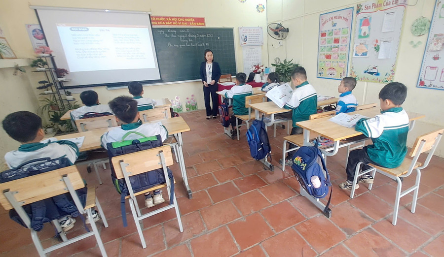 Một giờ học tại điểm trường Vân Hán (Trường Tiểu học số 1 Vân Hán (Đồng Hỷ, Thái Nguyên). 111b7e6c2af098aec1e1.jpg