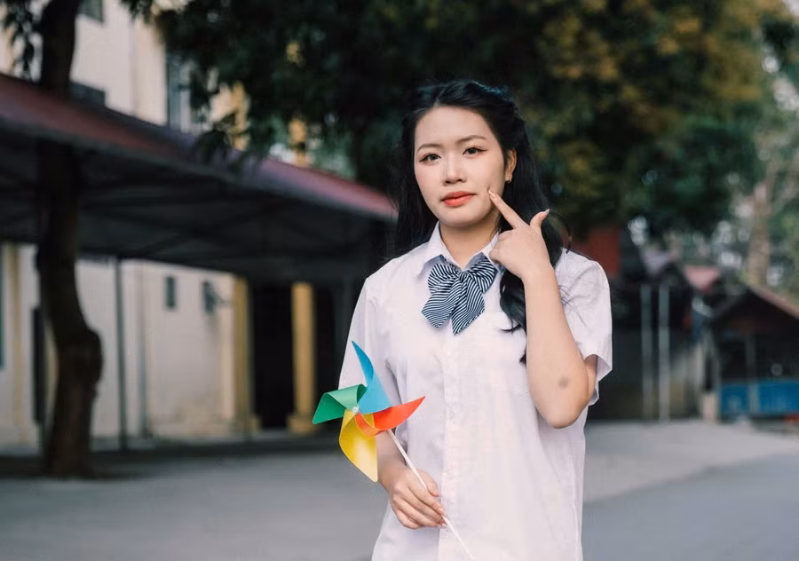 Em Dương Thu Giang (HS lớp 12C11, trường THPT Sông Công, tỉnh Thái Nguyên).