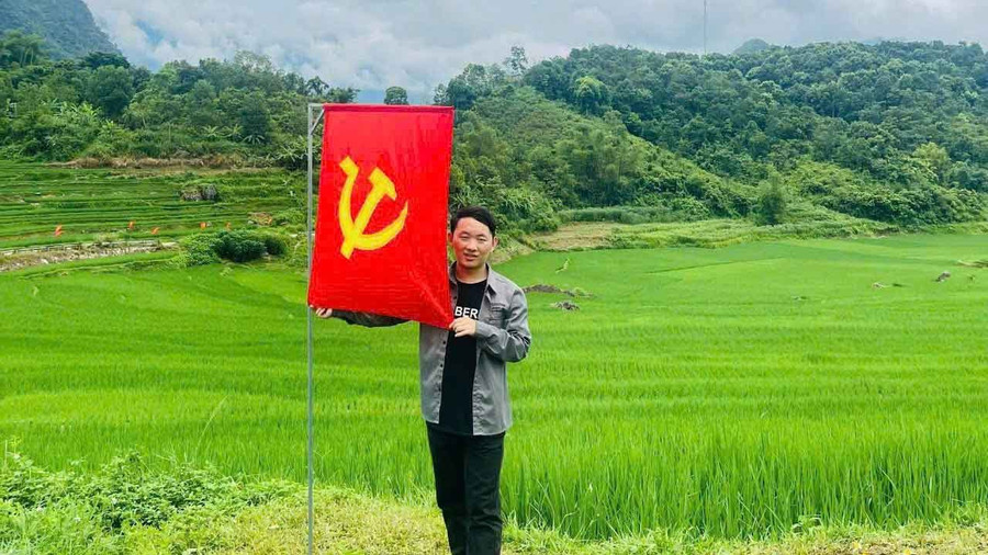 Giàng A Lanh luôn có khát vọng vươn lên để xây dựng quê hương. giang-a-lanh-5.jpg