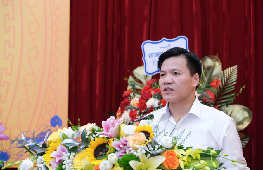 Vice Chairman of Cao Bang Provincial People's Committee Trinh Truong Huy spoke at the Conference. giao-duc-cao-bang-4.jpg
