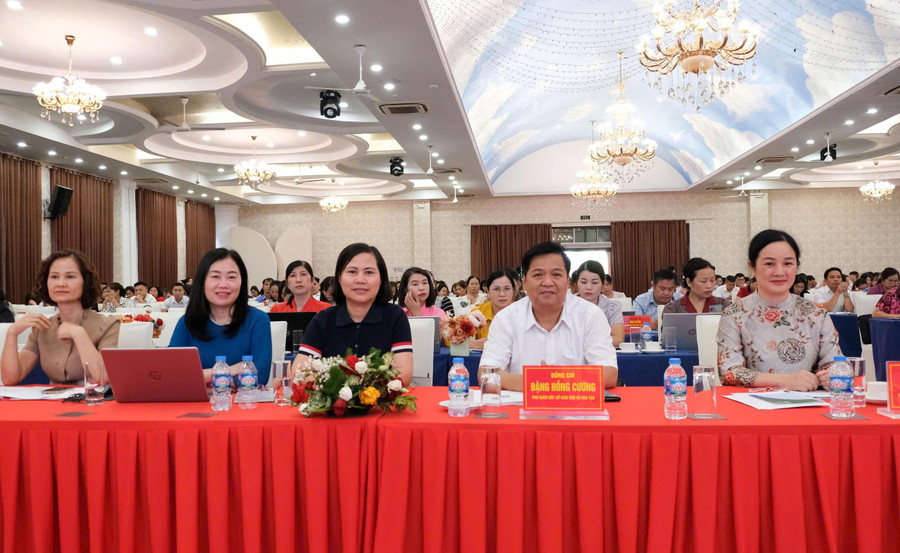 Các đại biểu tham dự hội nghị.