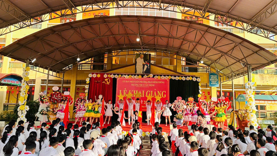 Niềm vui khai giảng năm học mới 2025-2026 của Trường THCS Tân Thịnh (phường Phan Đình Phùng, tỉnh Thái Nguyên).