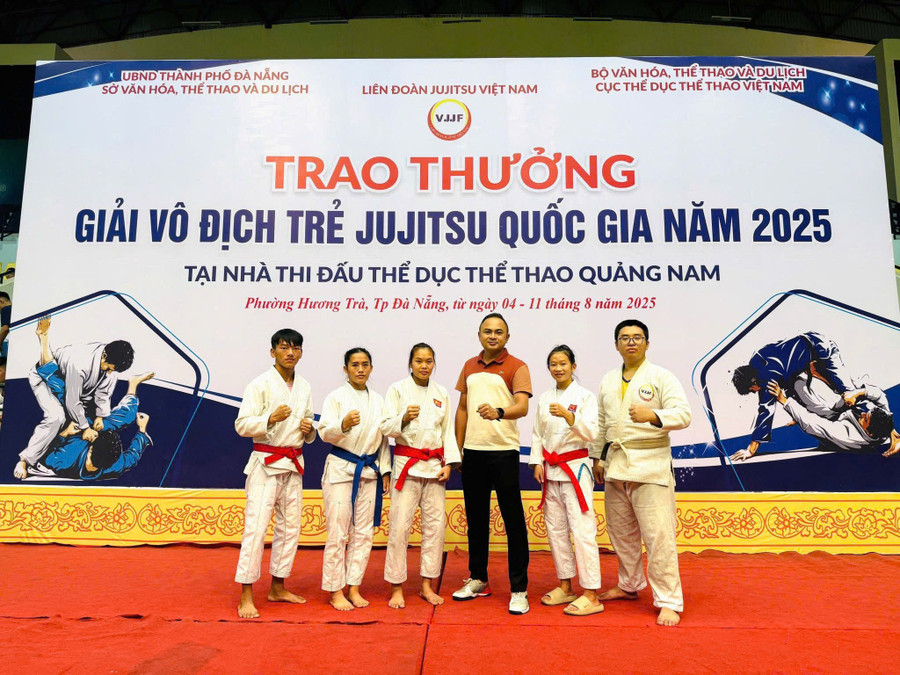 Thành viên Đoàn Jujitsu Cao Bằng trong niềm vui chiến thắng. jujitsu-cao-bang-2.jpg