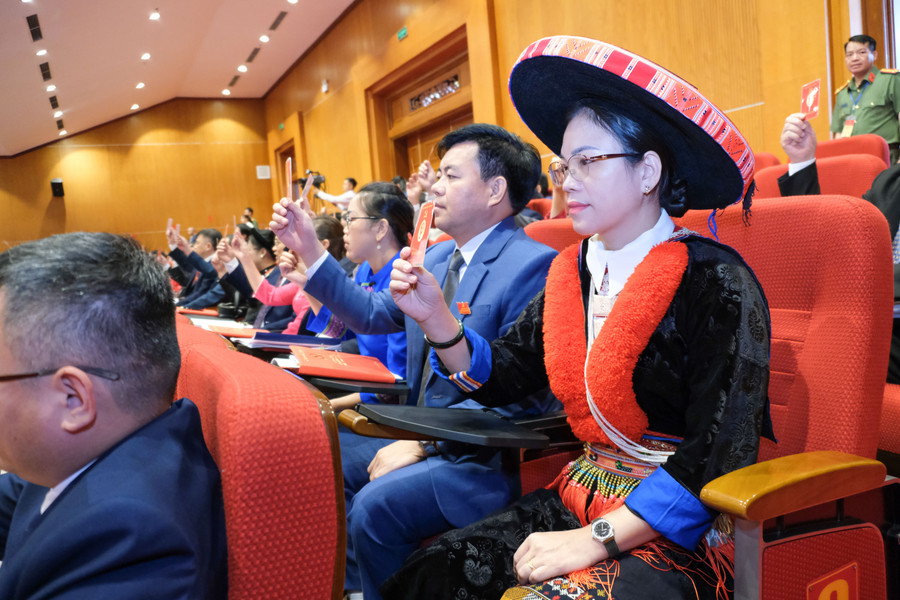 Đại biểu biểu quyết thống nhất nội dung tại Đại hội. dai-bieu-bieu-quyet.jpg