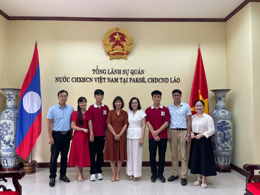 Đoàn công tác của ngành Giáo dục tỉnh Cao Bằng làm việc tại Lào.
