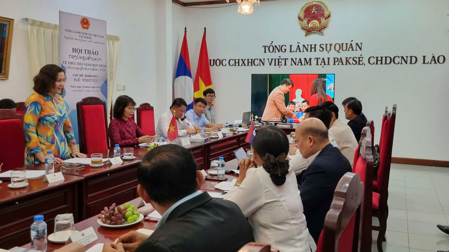 Bà Nguyễn Ngọc Thư, Giám đốc Sở Giáo dục và Đào tạo tỉnh Cao Bằng phát biểu tại Hội thảo.