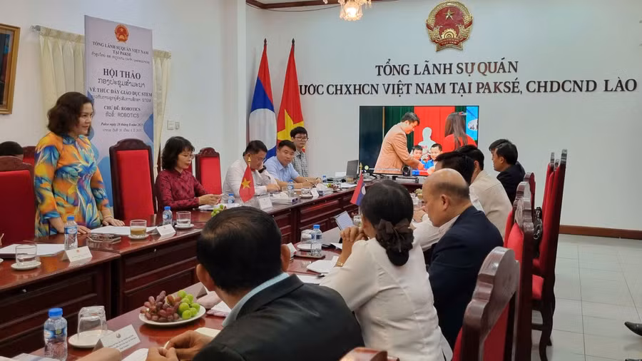 Bà Nguyễn Ngọc Thư, Giám đốc Sở Giáo dục và Đào tạo tỉnh Cao Bằng phát biểu tại Hội thảo.