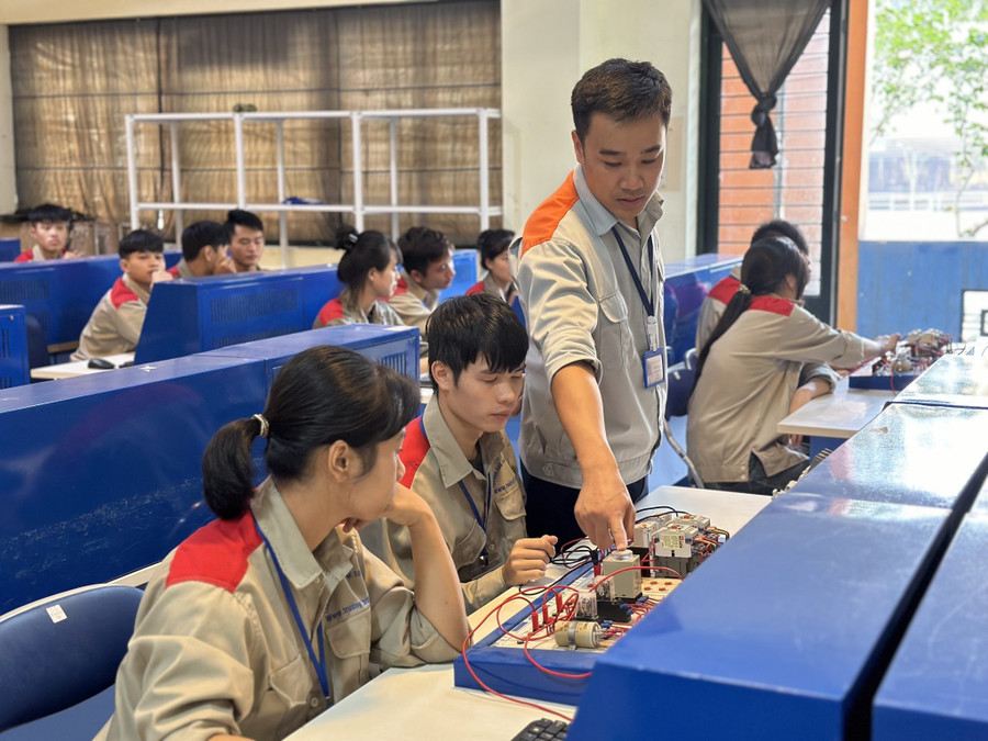 Giờ thực hành của Trường Cao đẳng nghề số 1 - Bộ Quốc phòng. nghe-so-1-bo-quoc-phong.jpg