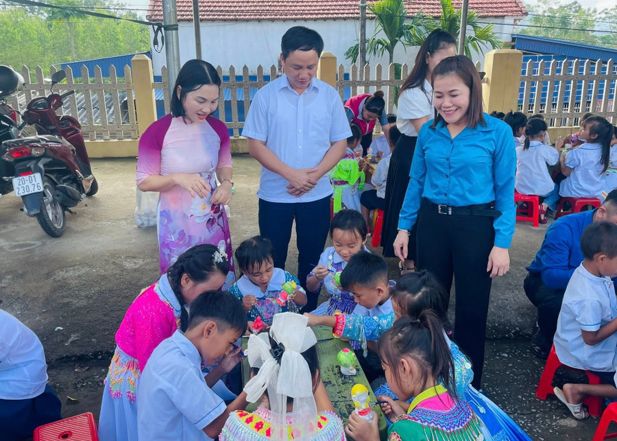 Cùng chung tay cho niềm vui trung thu của học trò trường Tiểu học Dân Tiến 2 (xã Dân Tiến, tỉnh Thái Nguyên). th-dan-tien-3.jpg