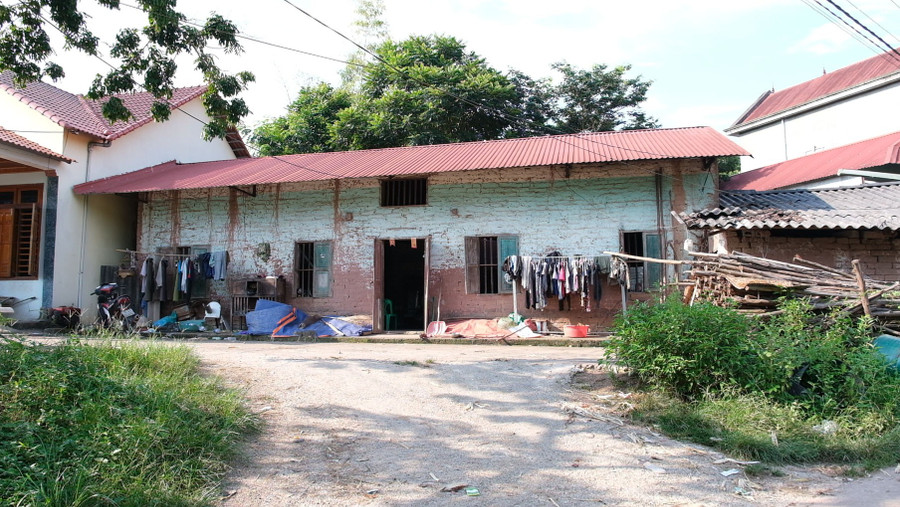 ຄອບຄົວຂອງທ່ານ ຮ່ວາງວັນຈູ (ບ້ານໂກນກ່າມ, ຕາແສງກູດຊາ, ແຂວງລານເຊີນ) ປະສົບກັບຄວາມຫຍຸ້ງຍາກຫຼາຍຢ່າງ. nha-ong-hoang-van-chu.jpg