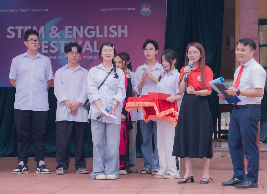 Ngày hội tiếng Anh và STEM của trường THPT Phú Bình (tỉnh Thái Nguyên). phu-binh-2.jpg