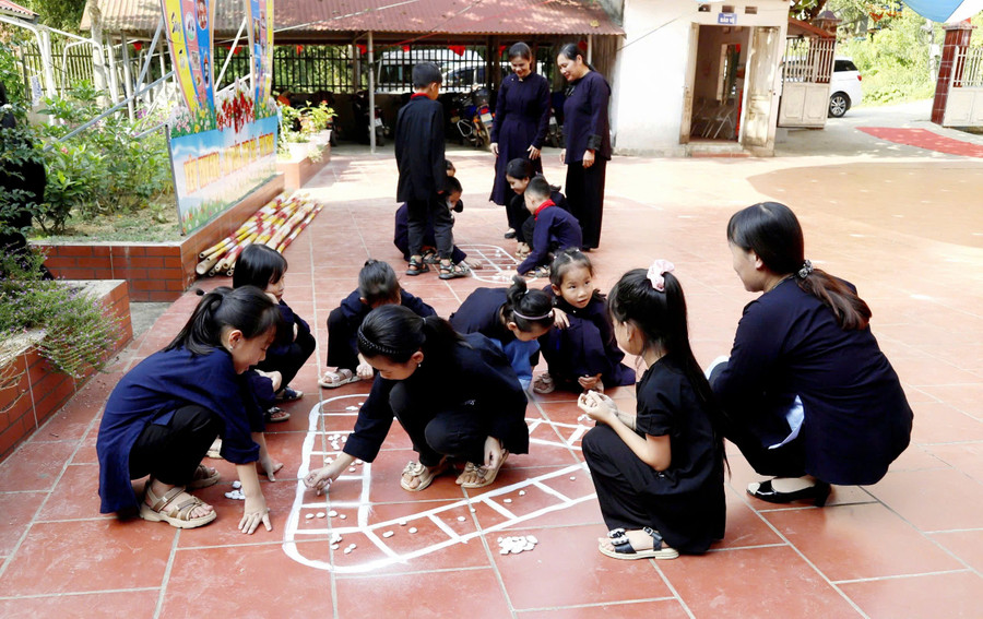 Trường nội trú, bán trú góp phần quan trọng đảm bảo chất lượng giáo dục cho vùng khó khăn. 