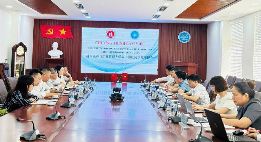 Chương trình hợp tác giữa TUEBA với Học viện Hồng Hà, Trung Quốc. tmdt-2.jpg
