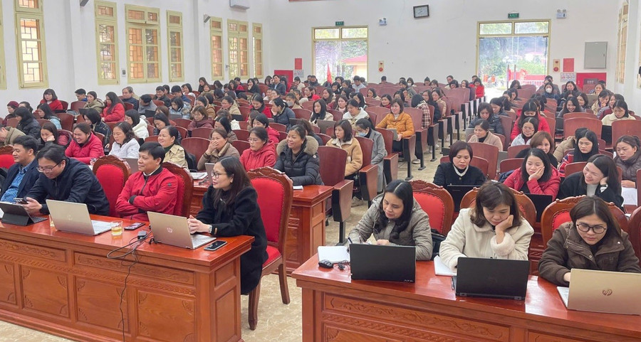 Phòng GD&ĐT huyện Văn Quan (Lạng Sơn) tổ chức tập huấn về ứng dụng AI. ai-lang-son-2.jpg