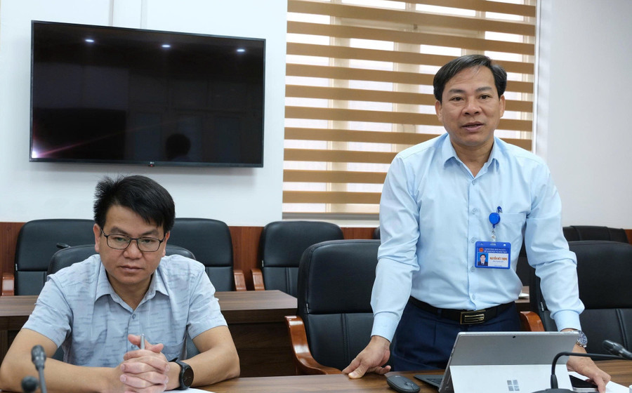 Ông Nguyễn Đức Thịnh, Phó Giám đốc Sở GD&ĐT Thái Nguyên báo cáo tình hình thiệt hại, công tác khắc phục, bày tỏ cảm ơn sự quan tâm hỗ trợ của Bộ GD&ĐT, các đơn vị doanh nghiệp. 3.jpg
