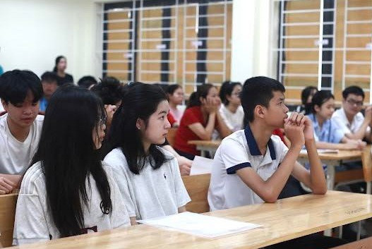 Trường THPT Lương Ngọc Quyến (tỉnh Thái Nguyên) hướng dẫn, tư vấn cho học sinh lớp 10 mới nhập trường.