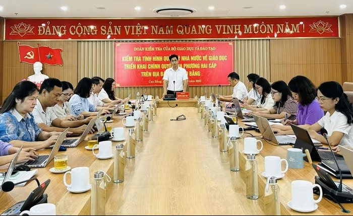 Ông Nguyễn Xuân Thủy, Phó Cục trưởng Cục Giáo dục nghề nghiệp, Giáo dục thường xuyên (Bộ GD&ĐT) phát biểu tại buổi làm việc. Ảnh: B.G
