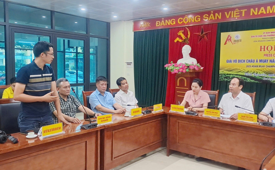 Đại diện các cơ quan báo chí trao đổi thông tin tại chương trình. 3.jpg