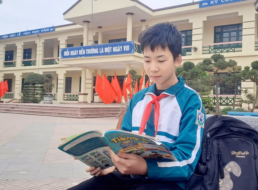 Em Hà Thúc Tùng Anh, học sinh lớp 8A1, trường THCS Nguyễn Tất Thành, Đại Từ, Thái Nguyên.