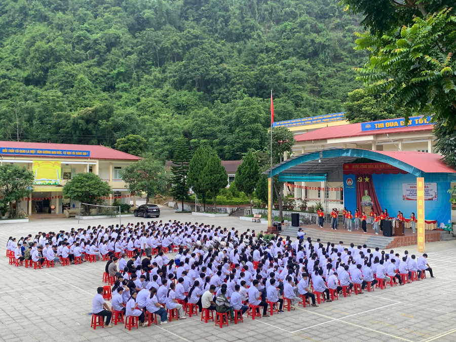 Střední škola Na Giang má 63letou tradici výstavby a rozvoje. thpt-na-giang-cao-bang-3.jpg
