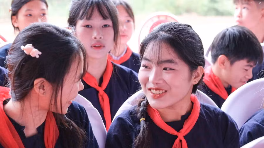 Học sinh xã Đình Phong rạng rỡ trong Lễ khởi công.