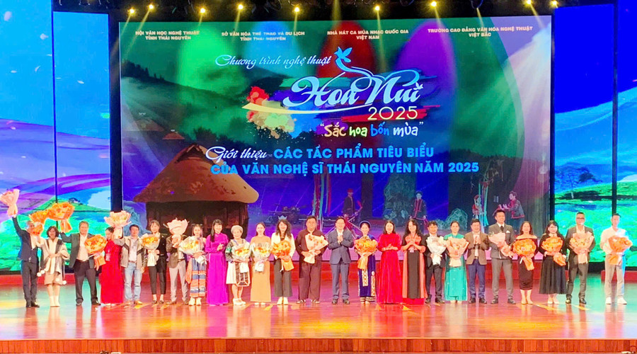 Đại diện lãnh đạo tỉnh Thái nguyên chúc mừng chương trình.