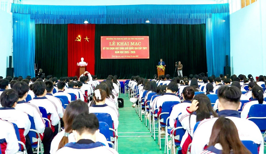 Quang cảnh Lễ khai mạc kỳ thi.