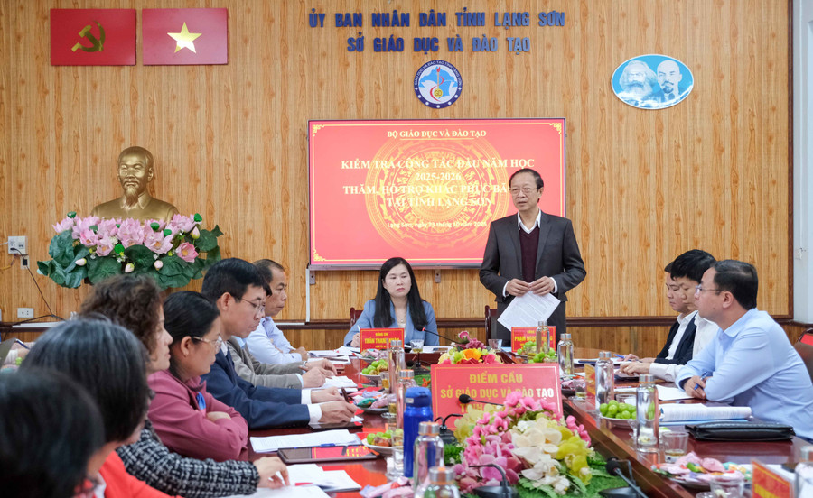 Đoàn công tác của Bộ GD&ĐT kiểm tra tình hình triển khai nhiệm vụ năm học, công tác khắc phục hậu quả thiên tai tại Lạng Sơn. 