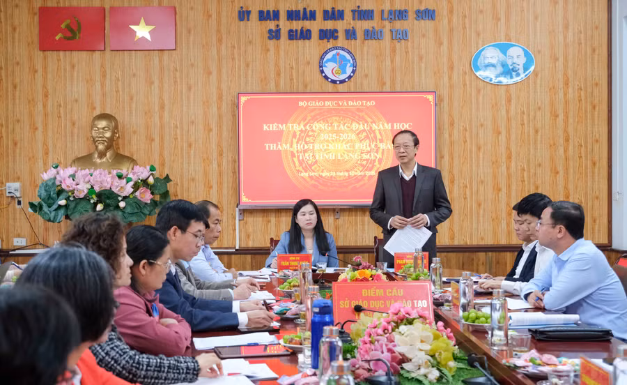 Đoàn công tác của Bộ GD&ĐT kiểm tra tình hình triển khai nhiệm vụ năm học, công tác khắc phục hậu quả thiên tai tại Lạng Sơn. 