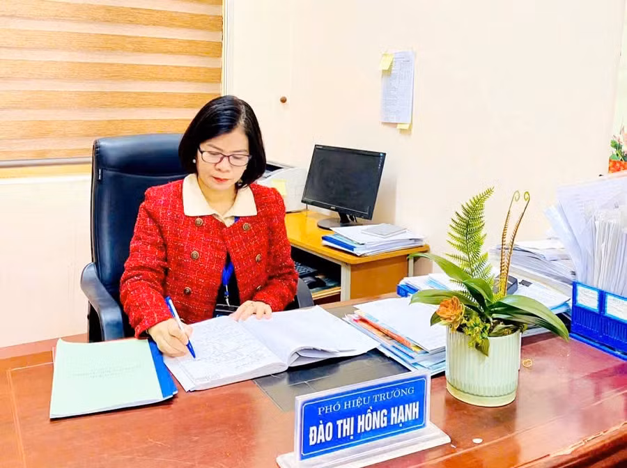 Nhà giáo Ưu tú Đào Thị Hồng Hạnh, Phó Hiệu trưởng Trường THCS Quang Trung (TP Thái Nguyên).