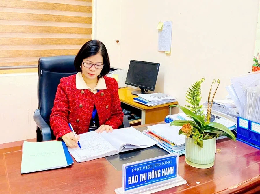 Nhà giáo Ưu tú Đào Thị Hồng Hạnh, Phó Hiệu trưởng Trường THCS Quang Trung (TP Thái Nguyên).