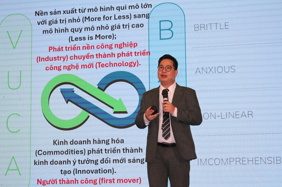 PGS.TS Trần Thành Nam (Phó Hiệu trưởng Trường Đại học Giáo dục - Đại học Quốc gia Hà Nội; chuyên gia Tâm lí học) trao đổi tại chương trình. hanh-phuc-1.jpg