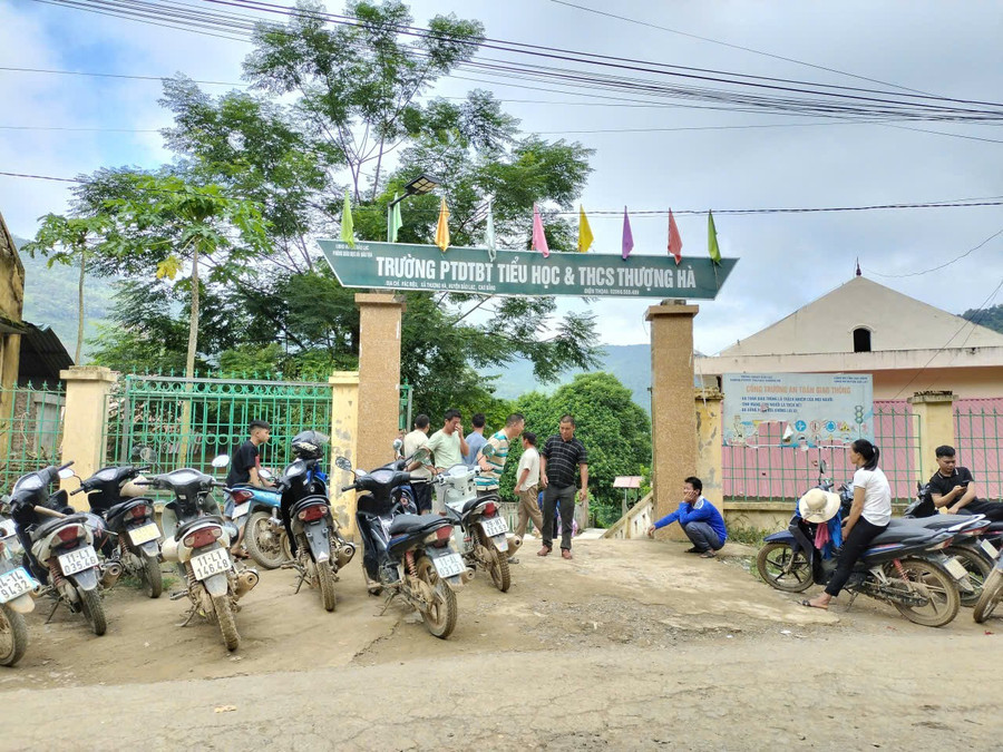 Trường chính của Trường PTDTBT Tiểu học và THCS Thượng Hà, xã Cô Ba (Cao Bằng) có khoảng 200 học sinh ở "nội trú". truong-thuong-ha.jpg