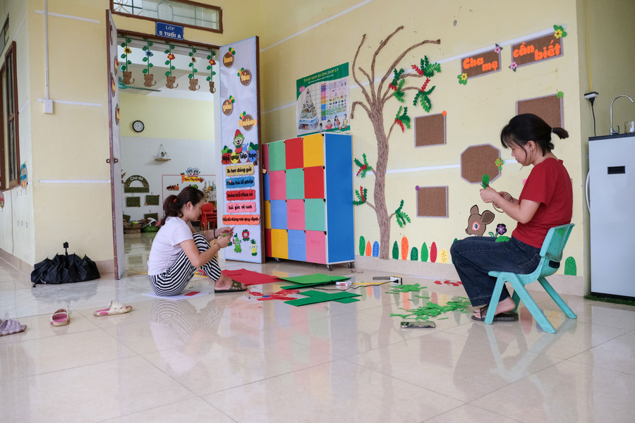 Giáo viên Trường Mầm non Đại Sơn, xã Phục Hòa (Cao Bằng) trang trí trường, lớp học trong ngày nghỉ. mam-non-dai-son-phuc-hoa.jpg