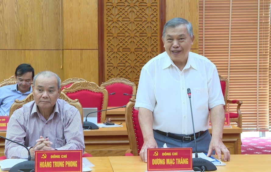 Ông Dương Mạc Thăng, nguyên Ủy viên Trung ương Đảng, nguyên Bí thư Tỉnh ủy phát biểu tại Hội nghị. Ảnh: T.L nguyen-bi-thu-tinh-uy-cao-bang.jpg
