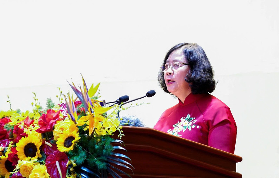 Bà Bùi Thị Minh Hoài, Ủy viên Bộ Chính trị, Bí thư Thành ủy Hà Nội, thay mặt Bộ Chính trị, Ban Bí thư tới dự và chỉ đạo Đại hội. ls3-4217.jpg