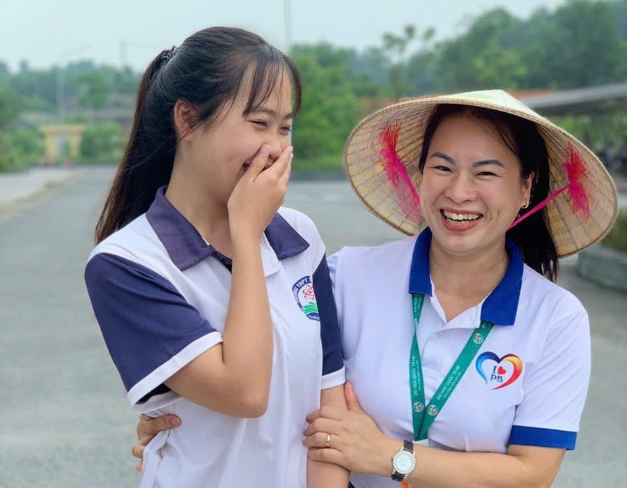 Niềm vui đạt kết quả tốt của cô và trò trường THPT Tức Tranh, tỉnh Thái Nguyên. tuc-tranh.jpg