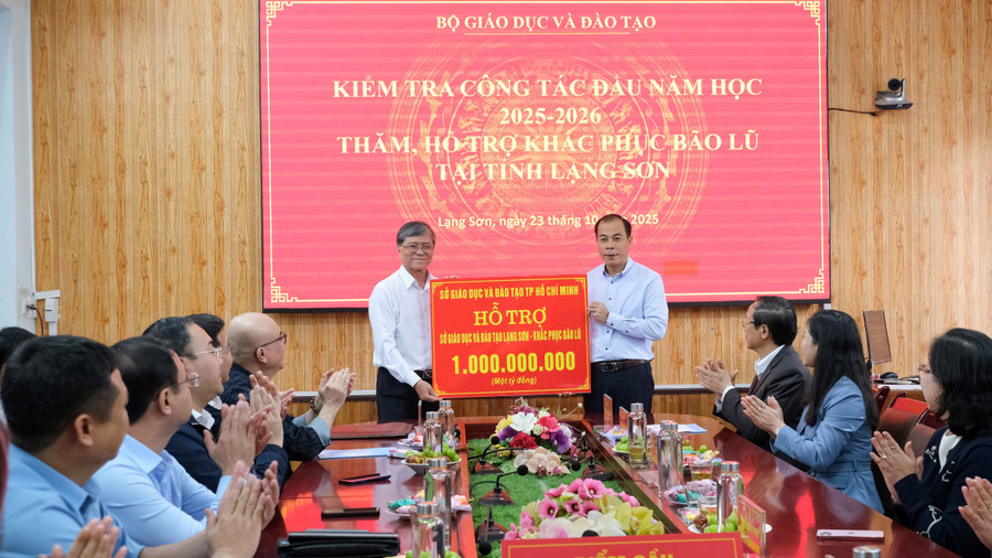 Sở GD&ĐT TP Hồ Chí Minh trao hỗ trợ cho ngành giáo dục tỉnh Lạng Sơn. 5.jpg